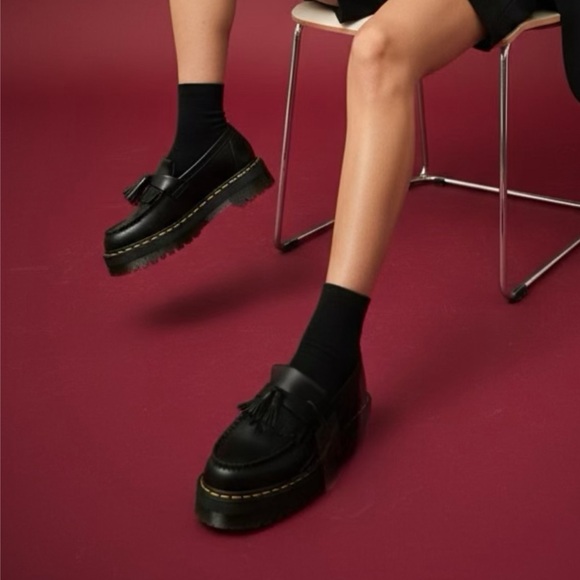 NWT Dr. Martens Black Platform Leather Loafers with Tassels Size 7 Yellow Stitch - Picture 1 of 11